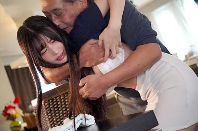 Bố anh xã biến thái ép làm tình vợ của con trai rồi còn bắn cả vào trong