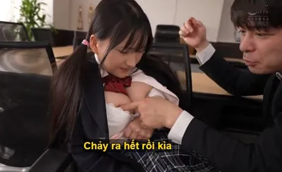 Trong suốt 3 năm, thầy giáo rèn luyện học trò ngực đẹp thành “cái bình đựng tinh”