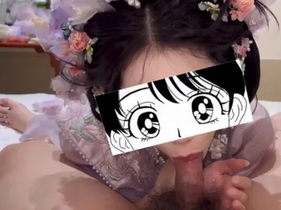 Gái xinh trong bộ đồ con nhỏ liếm cậu bé cực đã